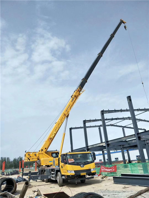 瓯海区超高层建筑钢结构吊装案例